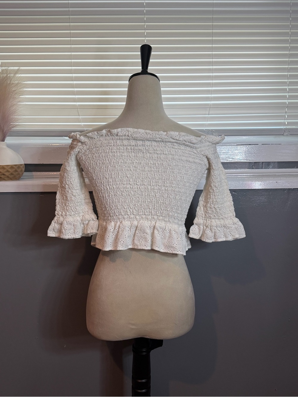 American Eagle White Smocked Off Shoulder Eyelet Ruffle Top XS - Picture 7 of 9
